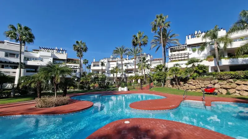 Atico en Venta Puerto Banus Marbella Cerca Mar Piscina Parking