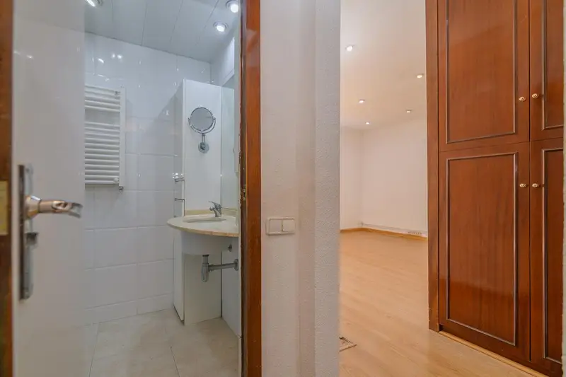 Piso en venta a reformar en Sant Antoni Barcelona 70m2