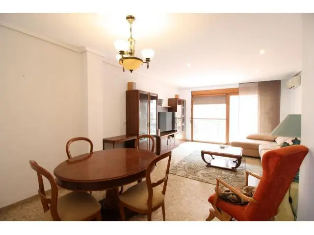 Amplia Casa en Meliana con Garaje y Terraza