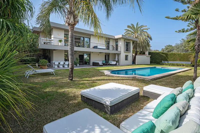 Villa de Lujo 4 Dormitorios en Atalaya Rio Verde