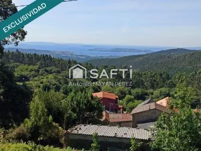 Casa Rural para Restaurar en Rianxo con Hórreo
