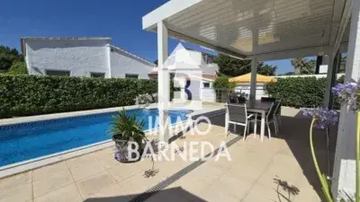 Chalet en Empuriabrava con Piscina y Jardin Cerca del Puerto