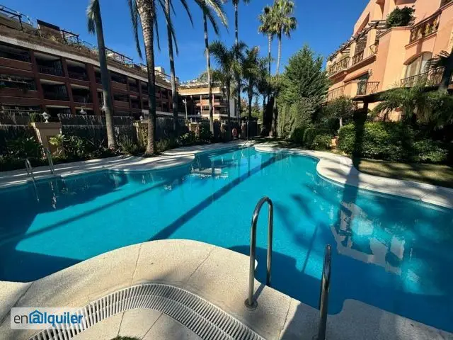 Lujo en Puerto Banús: Piso 4 Suites Jacuzzi Garaje Gimnasio