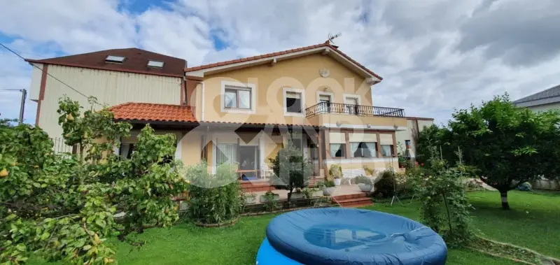 Chalet en venta en Calle de Adarzo, cerca de Calle El Castro