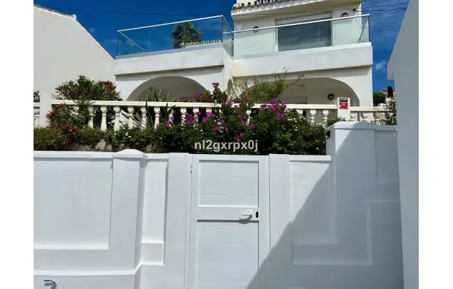 Casa adosada en Estepona 3 dormitorios 2 baños reformada vistas al mar