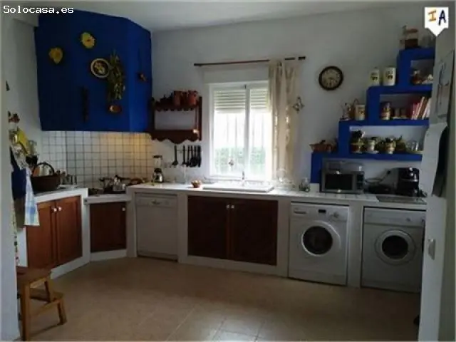 Chalet en Venta cerca de Cabra con Piscina y Jacuzzi