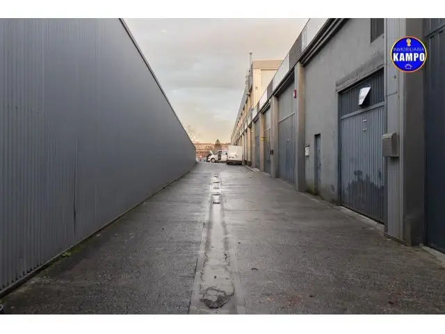 Nave Industrial 297m2 en Belaskoenea Irún