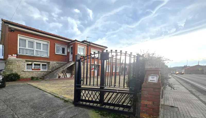 Venta Casa con Chimenea en Requejada Polanco 5 Dormitorios 2 Baños