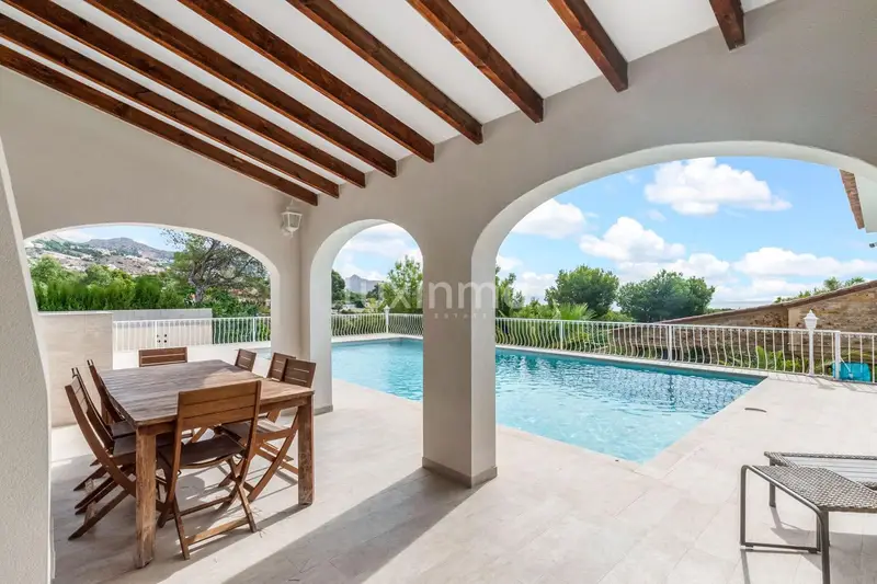 Chalet en Altea con Piscina Privada y Jardin - Alquiler a Largo Plazo