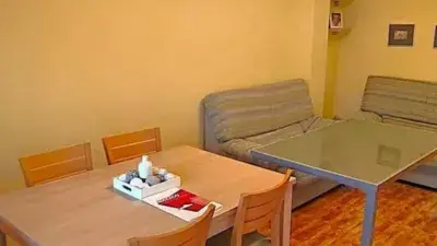 Apartamento en Playa Les Cases con Vistas al Mar