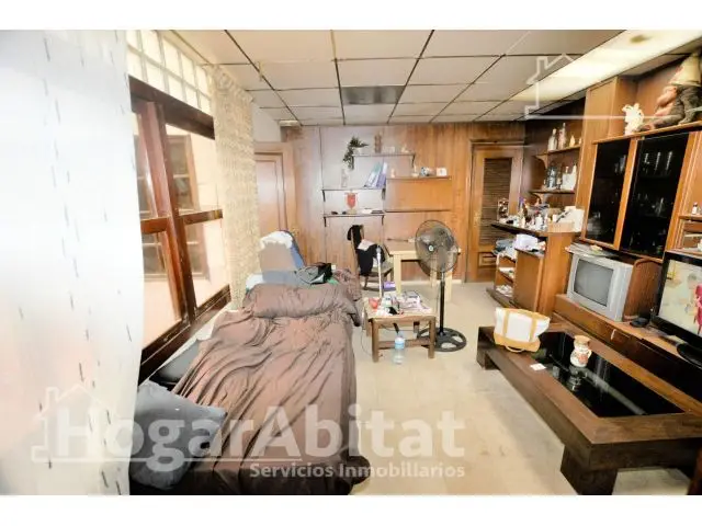 Casa en Xirivella Centro con Dos Terrazas y Balcón