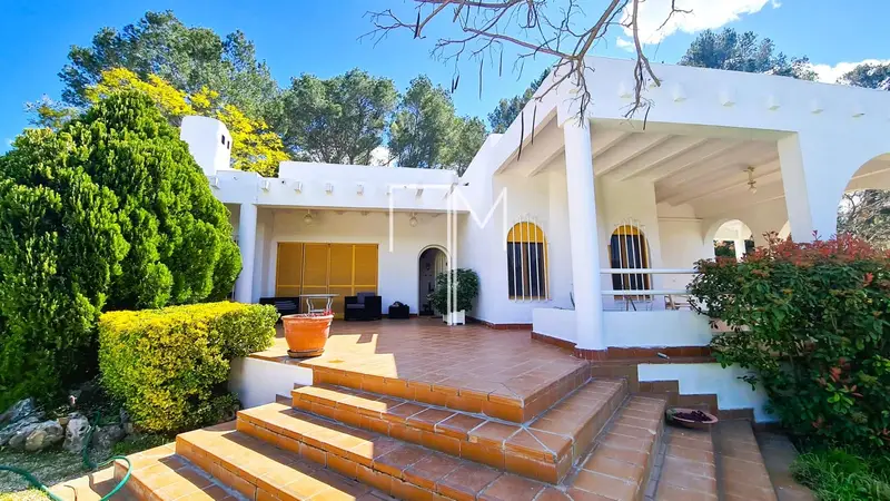 Chalet con Piscina Privada y Dos Villas en Xativa