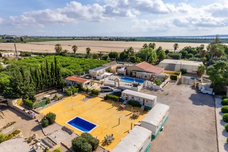 Villa de Lujo con 3 Dormitorios y 2 Piscinas en Los Montesinos