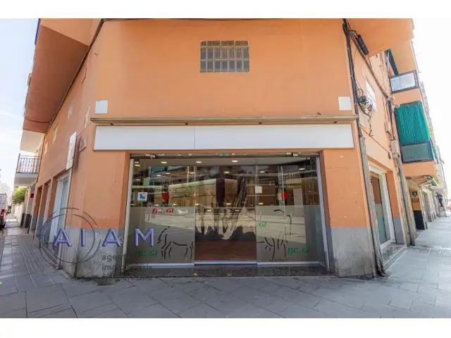 Local Comercial en Poble Nou 233m2 21m Fachada