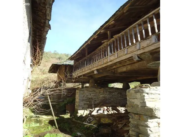 Casa de Campo en Valdesoto Asturias:  Finca con Cuadra y Panera