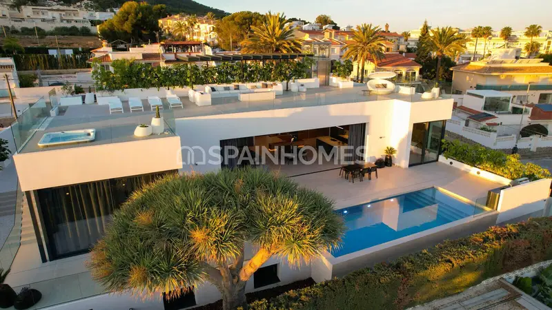 Casa con Piscina Privada en Benidorm Alicante
