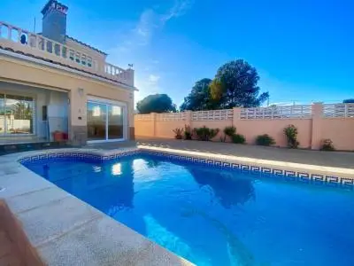 Casa Preada Miami Platja con Piscina y Vistas al Mar
