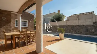 Casa en Alquiler Cubelles Moderna y Amplia con Jardin y Piscina