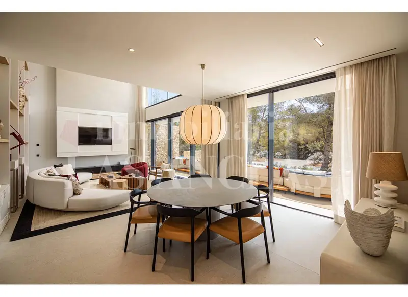 Villa de Lujo en Venta en Urbanizaci
ón Privada de Ibiza