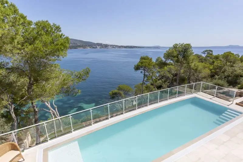 Villa de Lujo en Torrenova con Acceso al Mar