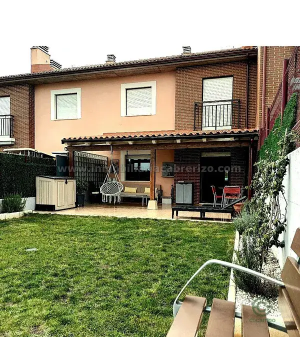 Casa adosada en Sojuela 220m2 4 dormitorios