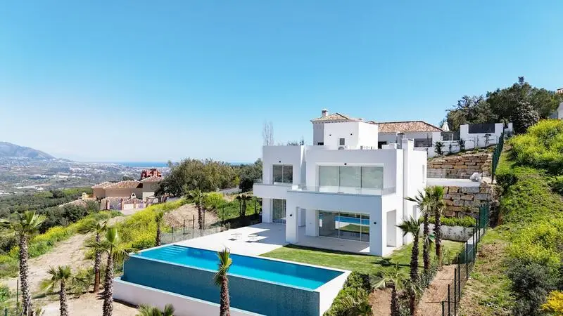Villa de Lujo en Mairena 3 Dormitorios Moderna Amueblada