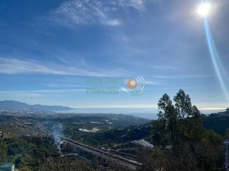 Casa de Campo en Nerja con Vistas al Mar y 200 Arboles de Aguacate