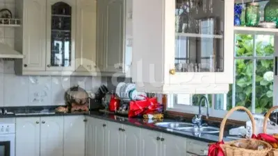 Casa en venta en Bueu 3 plantas con piscina y jardin