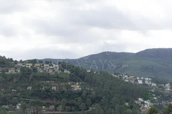 Casa en Vallirana con Piscina y Vivienda Adicional