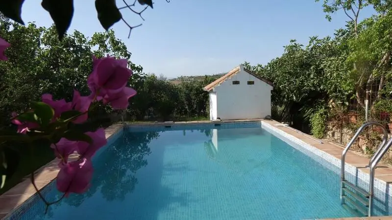 Casa de Campo en Pizarra con Piscina y Establos