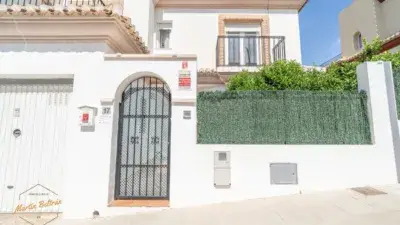 Adosado 4 Dormitorios Los Pinos Jardin Placas Solares