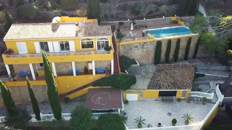 Chalet en Venta Benidoleig Alicante con Piscina y Apartamentos