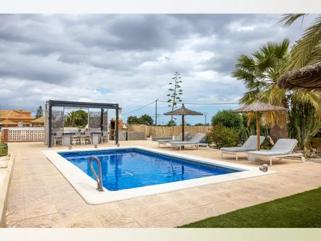 Casa-Villa de 5 Dormitorios en venta Albatera, España