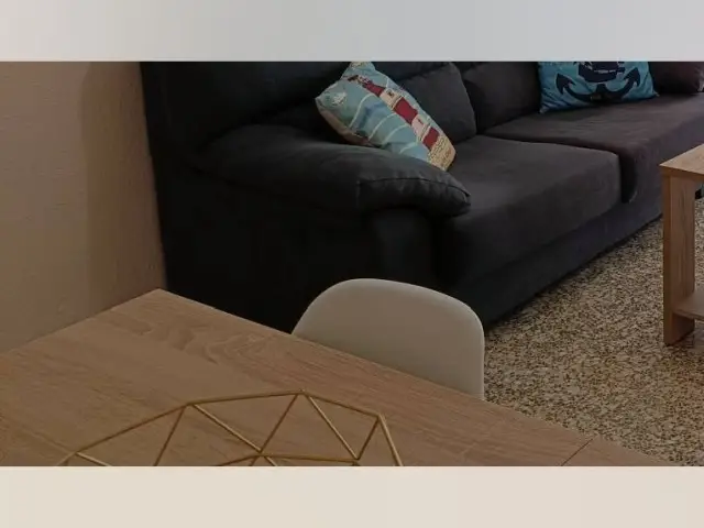 Apartamento de 4 dormitorios en alquiler en Poblats Marítims, Valencia.