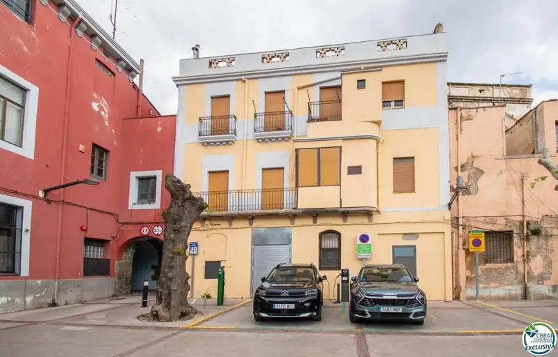 Edificio en Venta La Jonquera Centro 2 Pisos Reforma