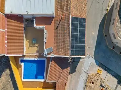 Casa Moderna con Piscina Privada y Estudio Independiente