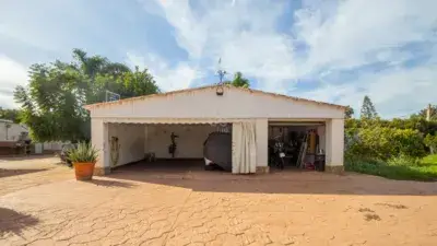 Chalet en Venta Carmona Amueblado Equipado 5 Dormitorios Jardin