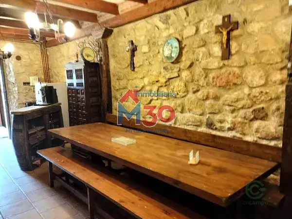 Casa unifamiliar en Burgos con patio y tres plantas