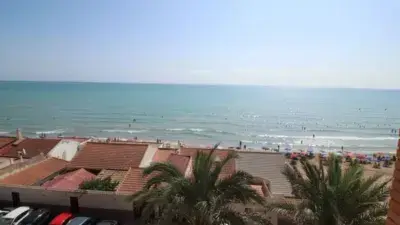 Apartamento en Primera Línea de Mar con Vistas Impresionantes