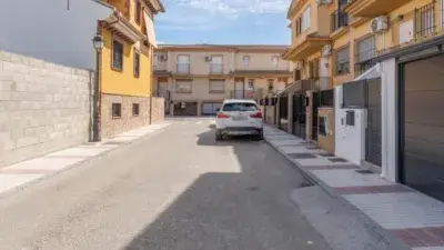 Casa adosada en Atarfe con 3 dormitorios y patio