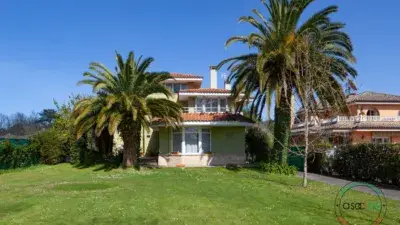 Chalet en Somió con jardín y garaje