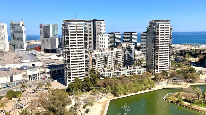 Apartamento en Diagonal Mar con Vistas al Mar y Piscina