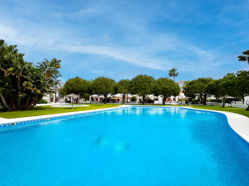 Apartamento con Piscina y Terraza en Chiclana de la Frontera