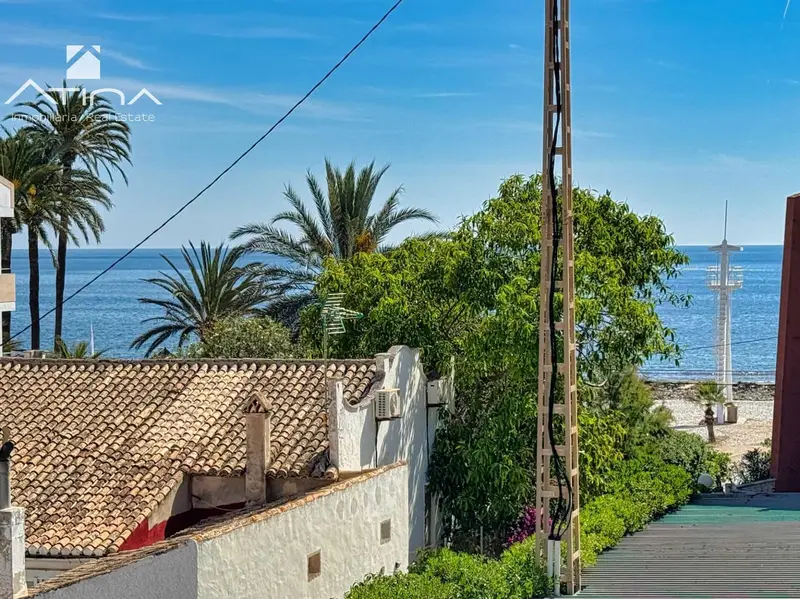 Atico en venta en Javea con vistas al mar y piscina