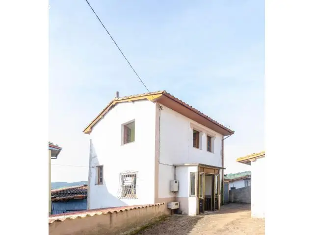 Casa en San Roman de Candamo para reformar