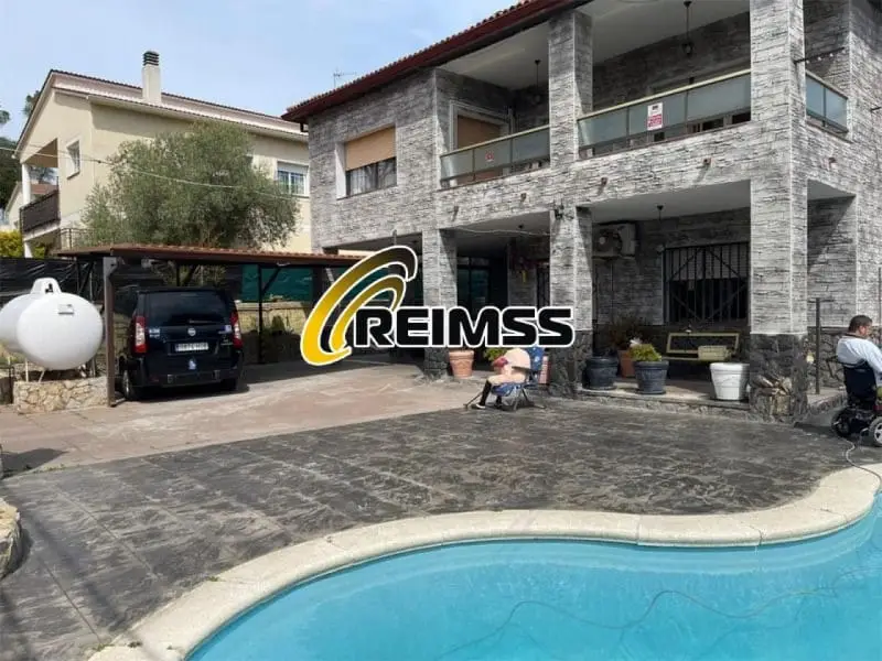 Chalet en venta en Tordera con piscina y garaje para familias numerosas