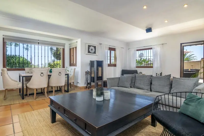 Chalet en venta en Benahavís con vistas al mar