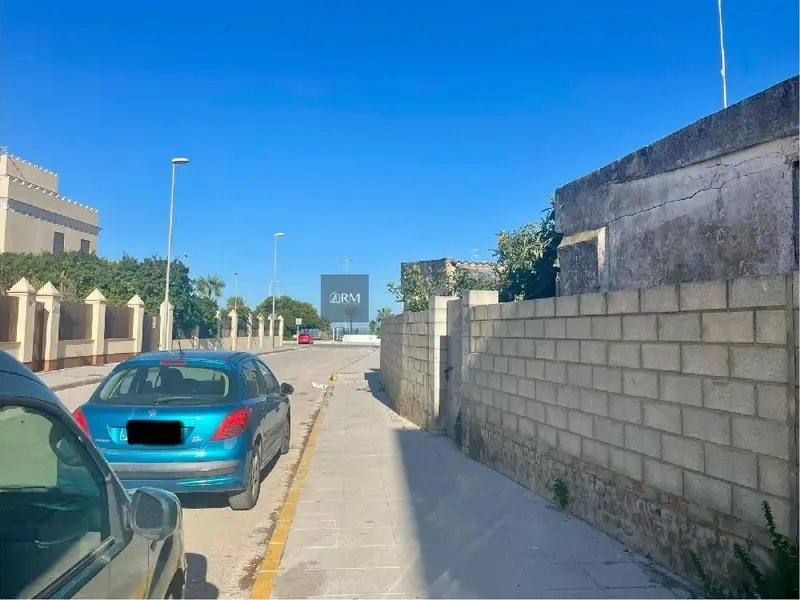 Casa en Las Piletas Sanlúcar de Barrameda para reformar o construir