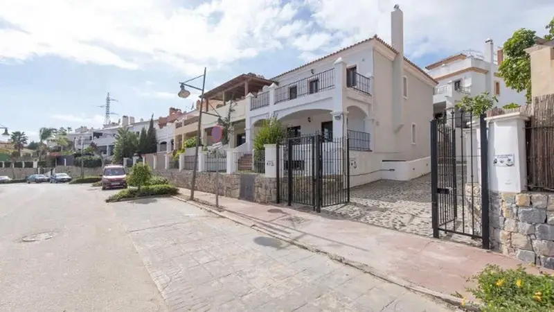 Adosado de Lujo 3 Dormitorios Atalaya Isdabe