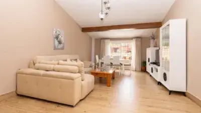 Chalet en Venta en Almuñécar Costa Tropical: Casa Reformada con Piscina
